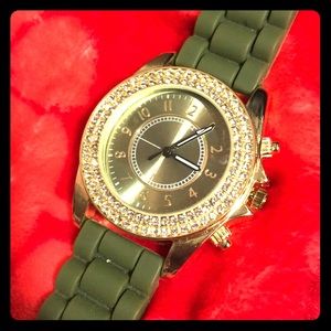 GORGEOUS GREEN WATCH 💚 ⏰